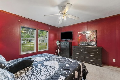 Centrally located 3 bedroom, 2 bathroom mobile home situated on - photo 15