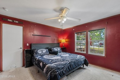 Centrally located 3 bedroom, 2 bathroom mobile home situated on - photo 16