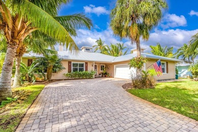 Stunning 4BR + den / 3BA Key West-style waterfront estate in - photo 16
