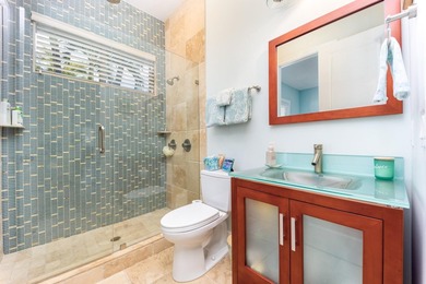 Stunning 4BR + den / 3BA Key West-style waterfront estate in - photo 33