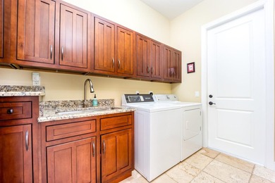 Stunning 4BR + den / 3BA Key West-style waterfront estate in - photo 37