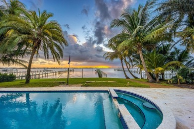 Stunning 4BR + den / 3BA Key West-style waterfront estate in - photo 41