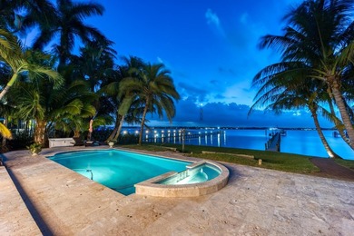 Stunning 4BR + den / 3BA Key West-style waterfront estate in - photo 43