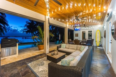 Stunning 4BR + den / 3BA Key West-style waterfront estate in - photo 45