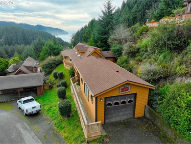 Turnkey Ocean View Cabin - Updated, Income-Producing & Steps to - photo 7