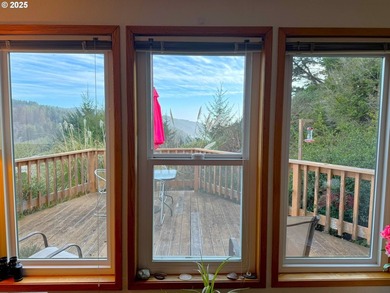 Turnkey Ocean View Cabin - Updated, Income-Producing & Steps to - photo 10