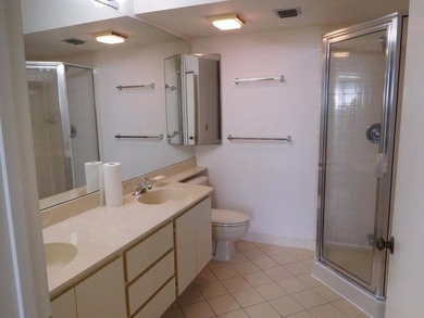 4TH FLOOR BRIGHT AND CLEAN END PENTHOUSE UNIT WITH EAT IN - photo 5