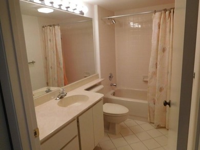 4TH FLOOR BRIGHT AND CLEAN END PENTHOUSE UNIT WITH EAT IN - photo 7