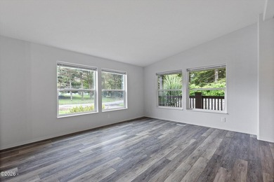 Welcome to this spacious and versatile 2,500 sqft home tucked - photo 3