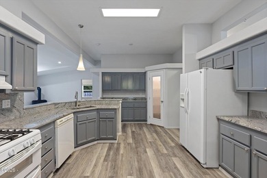 Welcome to this spacious and versatile 2,500 sqft home tucked - photo 6