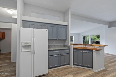 Welcome to this spacious and versatile 2,500 sqft home tucked - photo 8