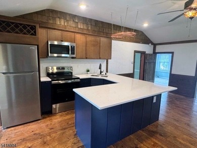 Charming 2 bedroom ranch located in beautiful Cozy Lake. Home - photo 11