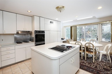 LARGE HOME ON A HUGE LOT SIZE!!!!!!! Beautiful brick Colonial - photo 11