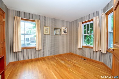 Incredibly rare opportunity to move into spacious end ranch unit - photo 12