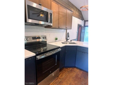 Charming 2 bedroom ranch located in beautiful Cozy Lake. Home - photo 12