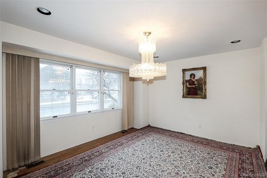 LARGE HOME ON A HUGE LOT SIZE!!!!!!! Beautiful brick Colonial - photo 12