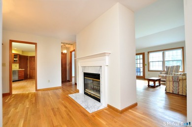 Incredibly rare opportunity to move into spacious end ranch unit - photo 13