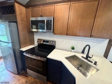 Charming 2 bedroom ranch located in beautiful Cozy Lake. Home - photo 13