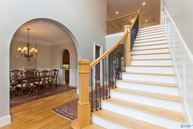 Custom 5BR/4.5BA home on a quiet cul-de-sac with hardwood floors - photo 15