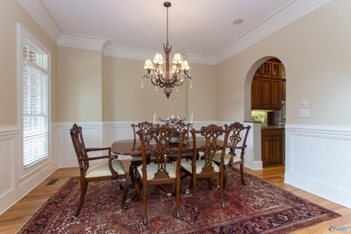 Custom 5BR/4.5BA home on a quiet cul-de-sac with hardwood floors - photo 19