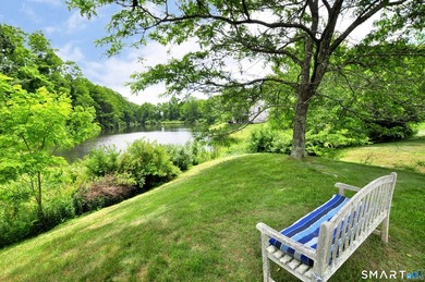 Incredibly rare opportunity to move into spacious end ranch unit - photo 20