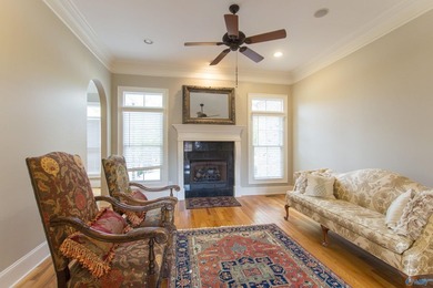 Custom 5BR/4.5BA home on a quiet cul-de-sac with hardwood floors - photo 21