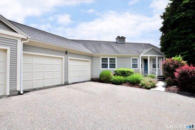 Incredibly rare opportunity to move into spacious end ranch unit - photo 22