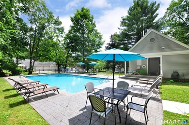 Incredibly rare opportunity to move into spacious end ranch unit - photo 23