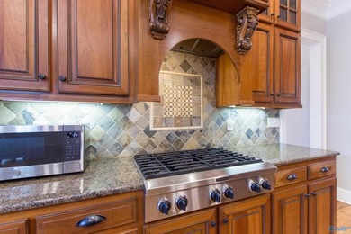 Custom 5BR/4.5BA home on a quiet cul-de-sac with hardwood floors - photo 24