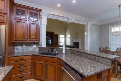 Custom 5BR/4.5BA home on a quiet cul-de-sac with hardwood floors - photo 27
