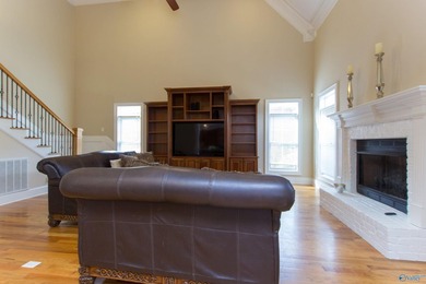 Custom 5BR/4.5BA home on a quiet cul-de-sac with hardwood floors - photo 29
