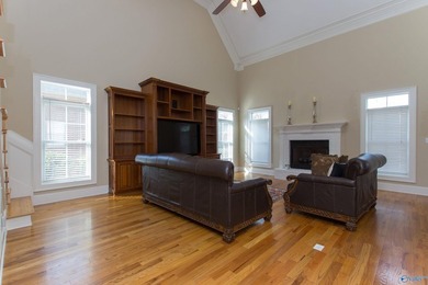 Custom 5BR/4.5BA home on a quiet cul-de-sac with hardwood floors - photo 30
