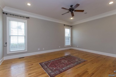 Custom 5BR/4.5BA home on a quiet cul-de-sac with hardwood floors - photo 34