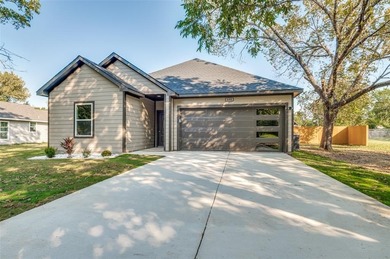 Richland Chambers Lake Home For Sale in Kerens Texas