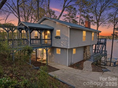 Discover an incredible Lake Tillery retreat with sweeping - photo 2