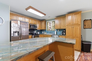 Discover an incredible Lake Tillery retreat with sweeping - photo 5