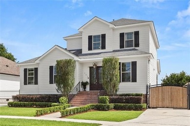 Set on an oversized 60x120 lot just one block from Fleur De Lis - photo 2