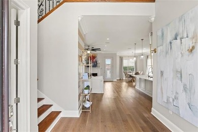 Set on an oversized 60x120 lot just one block from Fleur De Lis - photo 3