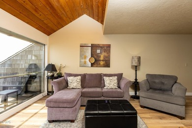 Yaquina Bay Water Front Condominium. 1 bedroom, 1 bath, Dinning - photo 4