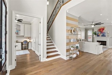 Set on an oversized 60x120 lot just one block from Fleur De Lis - photo 4