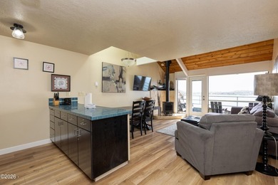 Yaquina Bay Water Front Condominium. 1 bedroom, 1 bath, Dinning - photo 5