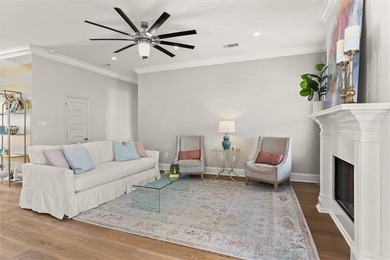 Set on an oversized 60x120 lot just one block from Fleur De Lis - photo 7