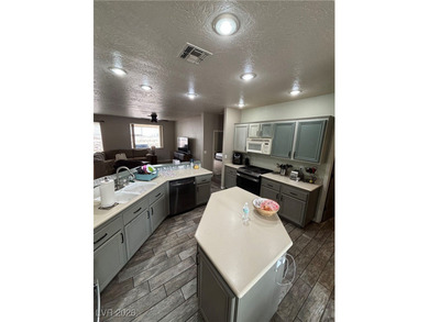 Welcome to a spacious single-story home in the desirable Cottage - photo 13