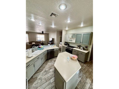 Welcome to a spacious single-story home in the desirable Cottage - photo 18