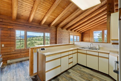 With 360-degree views of the entire Jackson Hole valley, this 3 - photo 10