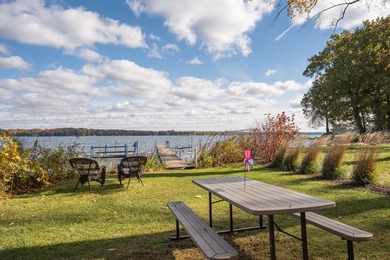 Lovely-One Owner Custom Home placed in the private and ever - photo 16