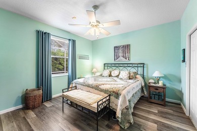 THIS METICULOUSLY MAINTAINED VILLA FLOWS EFFORTLESSLY FROM ROOM - photo 19