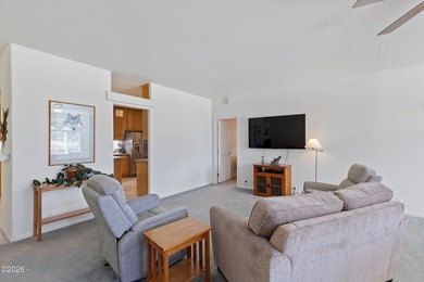 First time on the market! Spacious 2,560 sq ft manufactured home - photo 10