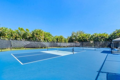THIS METICULOUSLY MAINTAINED VILLA FLOWS EFFORTLESSLY FROM ROOM - photo 46