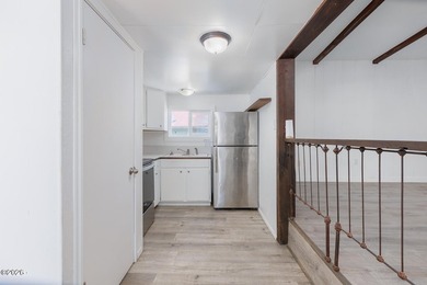 Cute 1 bedroom, 1 bathroom gem ready to be yours! Easy entry - photo 6